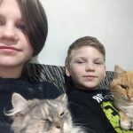 Димаховы_Дарья_и_Глеб_с_кошкой_Люсей_и_котом_Рыжий